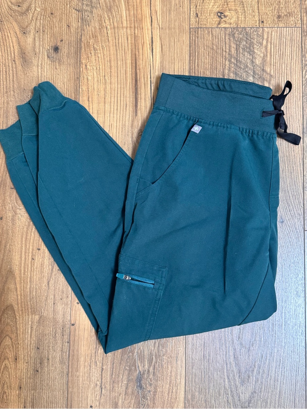 FIGS women’s small petite Zamora scrub pants - Forest Green (po# 4746)